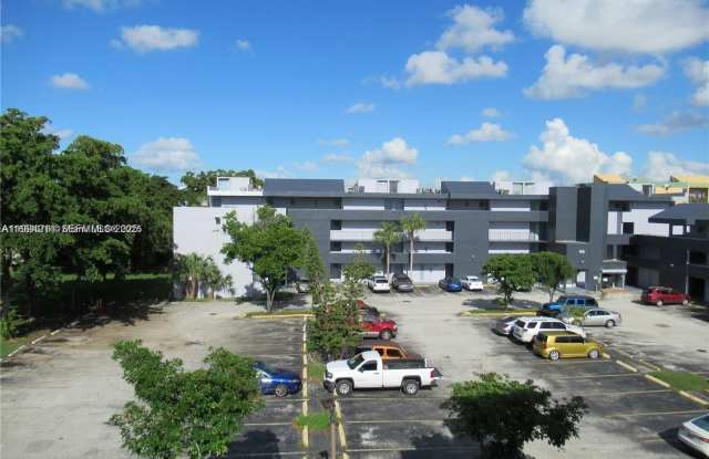 Photo of 100 Fontainebleau Blvd