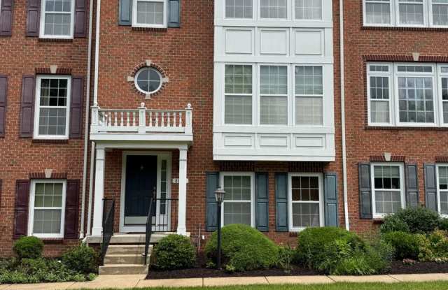 ACT FAST! 4 Bedroom Townhome in Desirable Gateway Overlook Community!