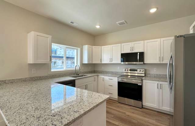 Brand New 3 Bed / 2.5 Bath Townhome in Sugar Mill Community