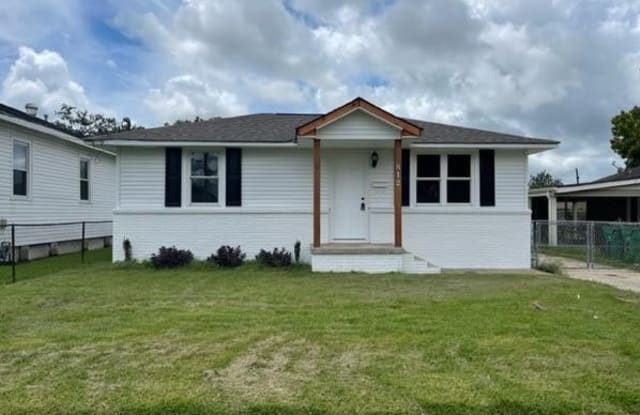 812 3RD Avenue - 812 3rd Avenue, Harvey, LA 70058