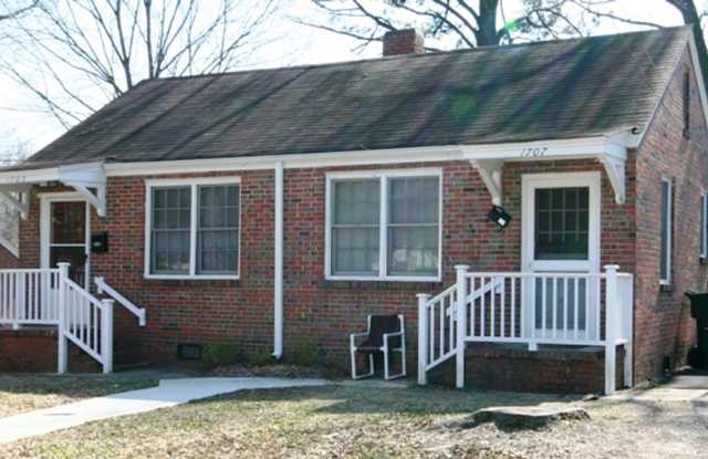 Charming 1BR duplex. Walk to 9th St. and DUKE!