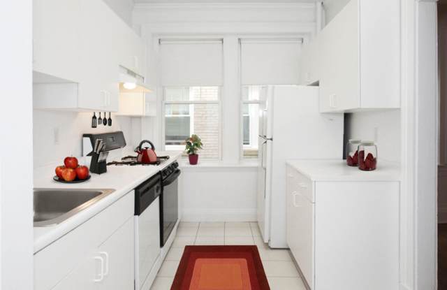 Photo of Large 3 bedroom unit near the B, C and D lines.