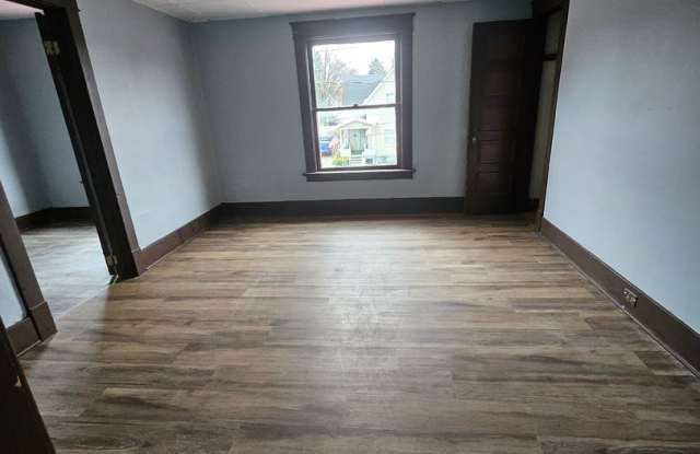 Upper 3 bedroom unit