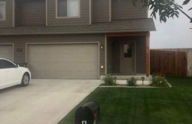 3 Bed 2.5 Bath in Belgrade with attached double garage