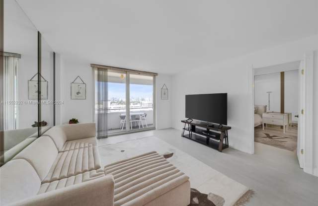 465 Ocean Dr