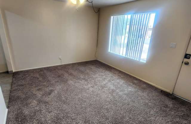 415 E FROST Circle unit: 419