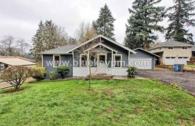 2 Bed, 2 Bath Home with Large Yard Near Kiggins Bowl