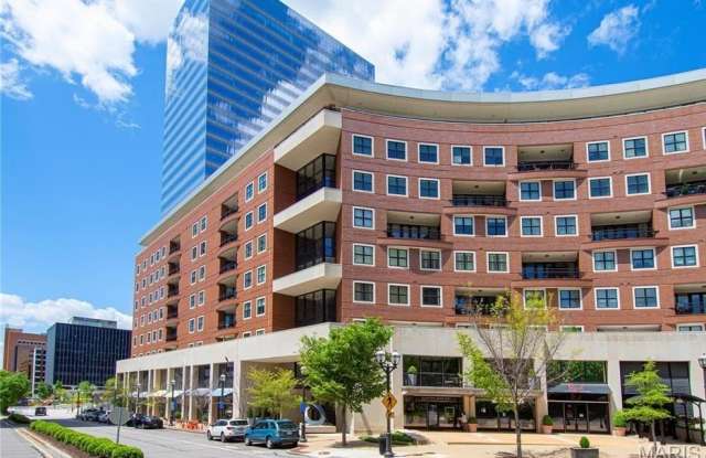 155 Carondelet Plaza