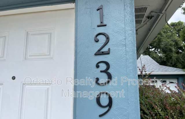 1239 E Ridgewood St.