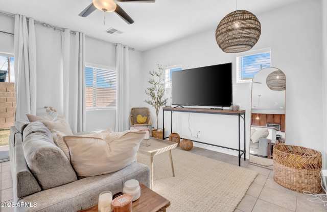 2929 N 37TH Street unit: 10