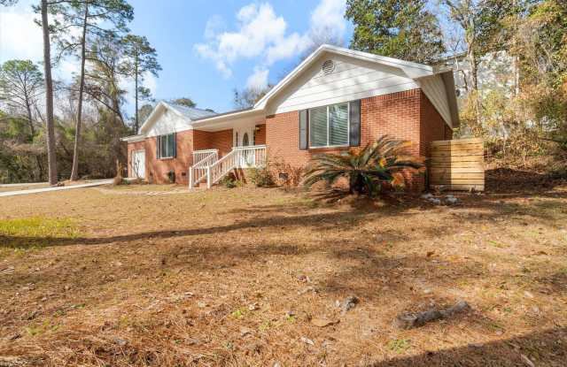 Immaculate Brick Ranch Rental in the Desirable Lake Forest Community