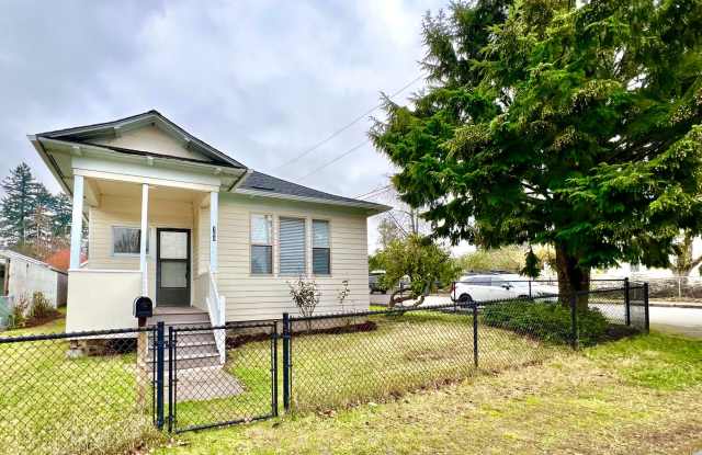 Great Gresham home on corner lot, fully fenced! - 164 Southeast Kelly Avenue, Gresham, OR 97080