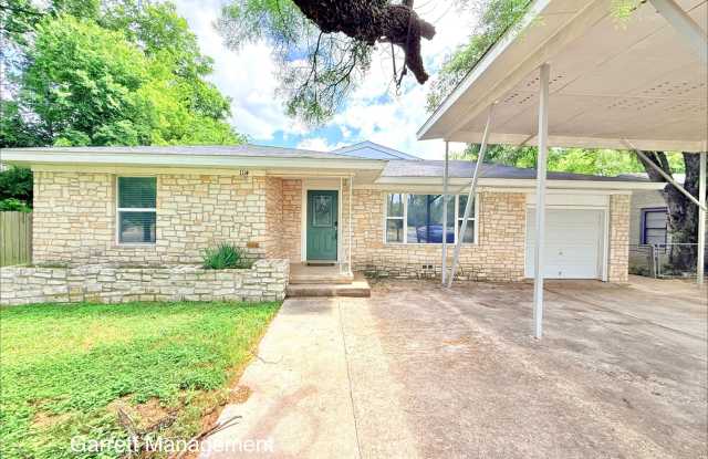 Spacious 5 Bedroom, 3 bath