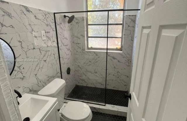 Photo of 1560 SW 5th St