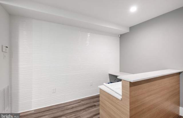 Photo of 1737-39 CHESTNUT Street unit: 200 (2F)