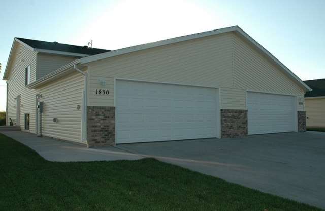 3 Bed 2 Bath Twin-Home