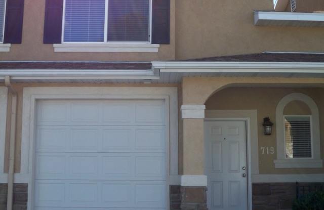 Photo of Beautiful 3 Bedroom Townhome in Sandy!