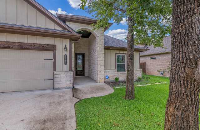 Castlegate 2 - Elegant 3 Bedroom 2 Bath available August 2026