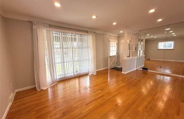 7627 Rosemary Street