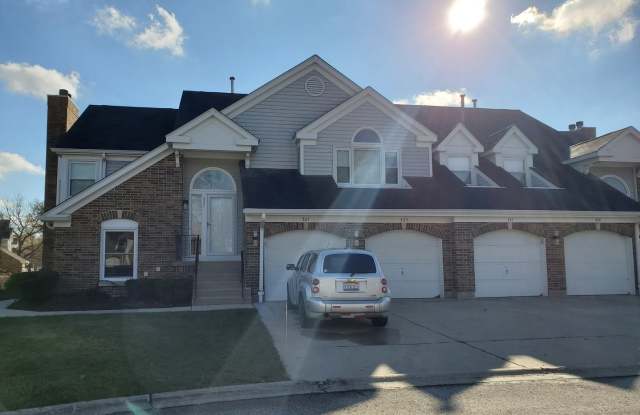 Photo of 325 Satinwood Court S