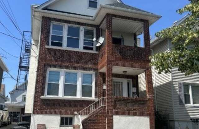 14 Bergen Ave