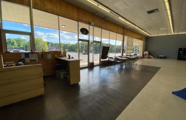 410 W James Lee Boulevard