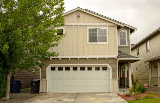 Photo of Spacious 4 Bed, 2.5 Bath Home Marysville!! Available NOW!!! - First month's rent 1/2 OFF!