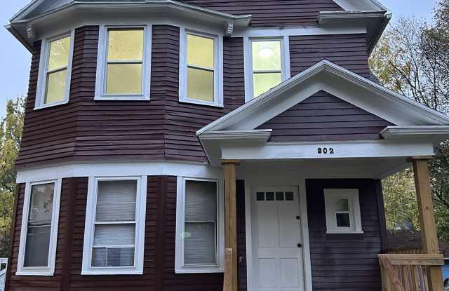 Photo of 302 Grand Avenue - up