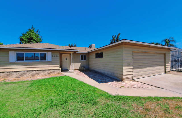 Photo of Amazing 3 Bedroom Home Near Cedar and Gettysburg!