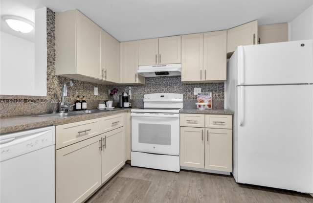 9785 Nob Hill Ct