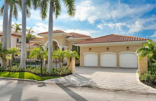 533 E Alexander Palm Road