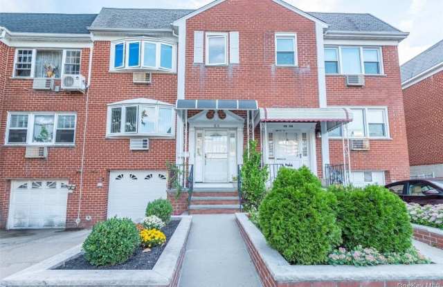 Photo of 18-16 Bell Boulevard unit: 3