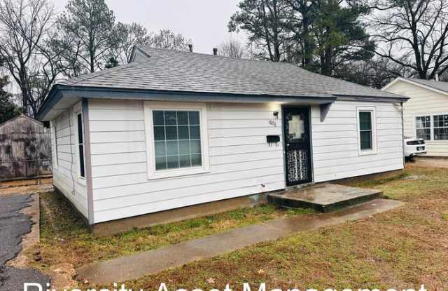 Photo of 1696 Russwood Road