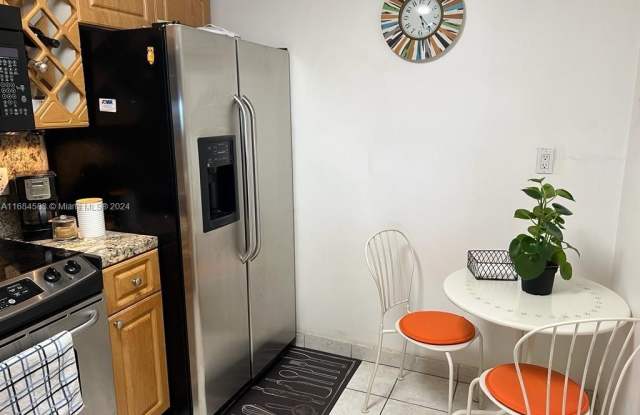 Photo of 7125 Bay Dr