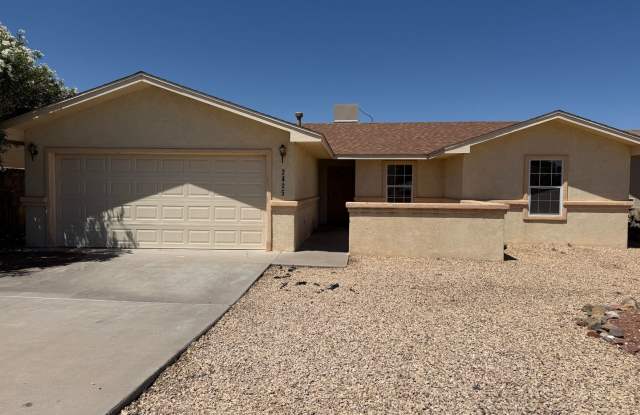 Charming 4 bedroom/2 bathroom Home - 2425 Bugatti
