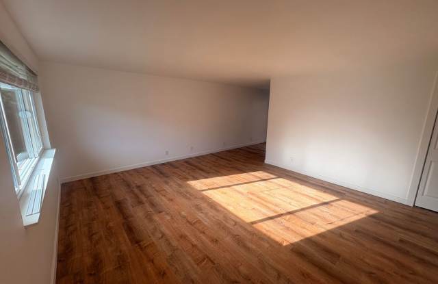 Photo of R2212 - Pinewood Apartments