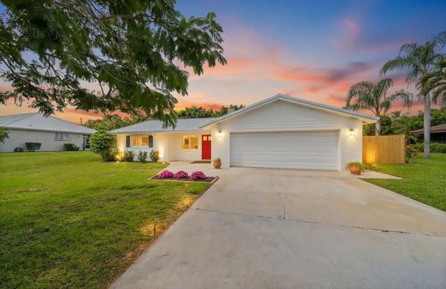 Photo of 2416 NW Everglades Boulevard