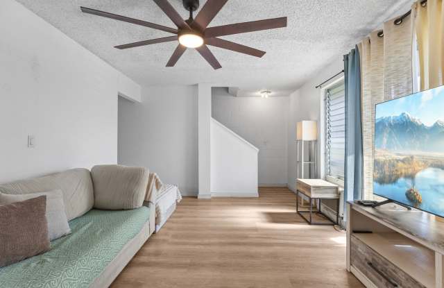 Spacious 3-Bedroom Townhome Across from Pearlridge – Available April 5