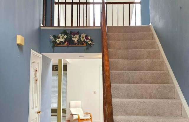 10 FOREST BROOK Court