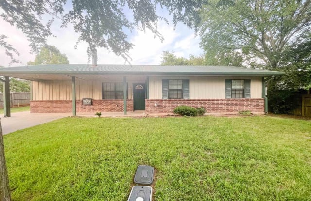 401 Sanders St - 401 Sanders Street, Bullard, TX 75757