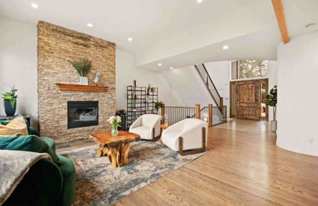 Exquisite Lookout Mountain Estate – Where Luxury and Lifestyle Converge! Available Now!!