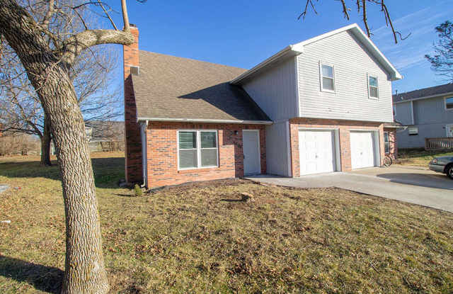 3 Bedroom Duplex In Great Location