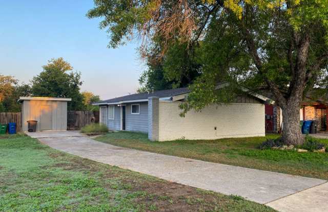 Photo of Adorable house on Large LOT 3 Bedroom 2 bath 78230