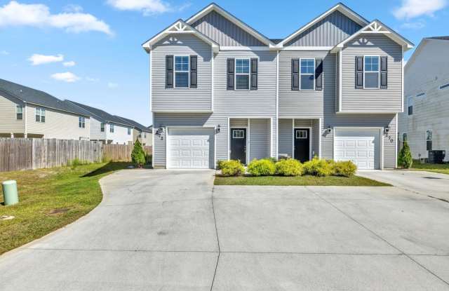 Townhouse For Rent in Holly Ridge
