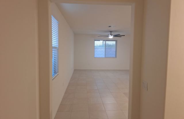 945 West Calle Alta Curva