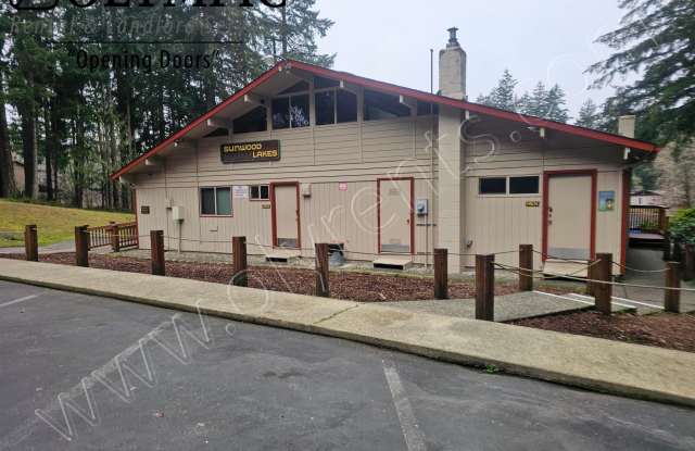 8418 Kittiwake Ct SE