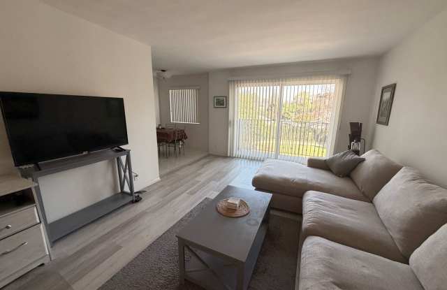 Bright Furnished 1BD in Prime Santa Monica Location w/ Private Balcony