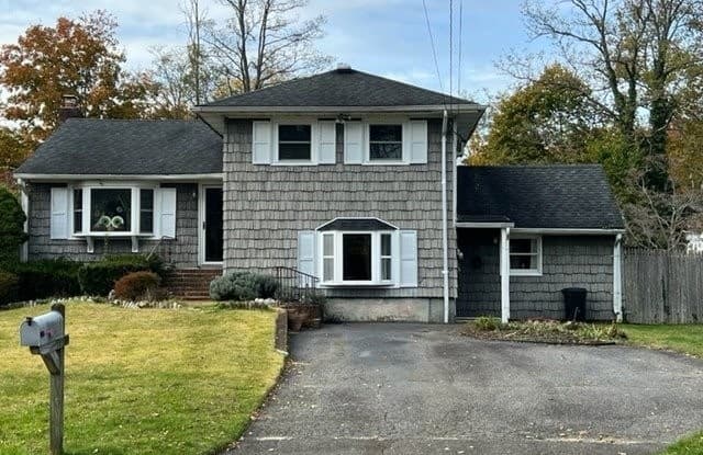 170 Evergreen Avenue - 170 Evergreen Avenue, Smithtown, NY 11787