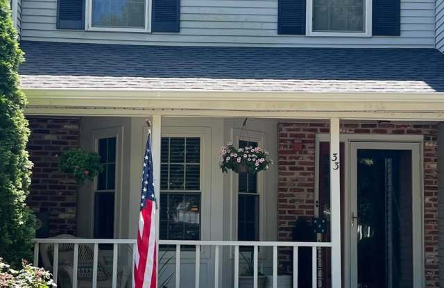 33 GREENRIDGE Circle