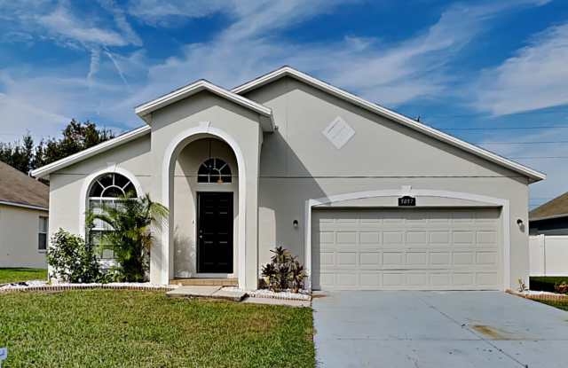 Charming 3-Bed, 2-Bath Home in Spring Hill with Garage Parking